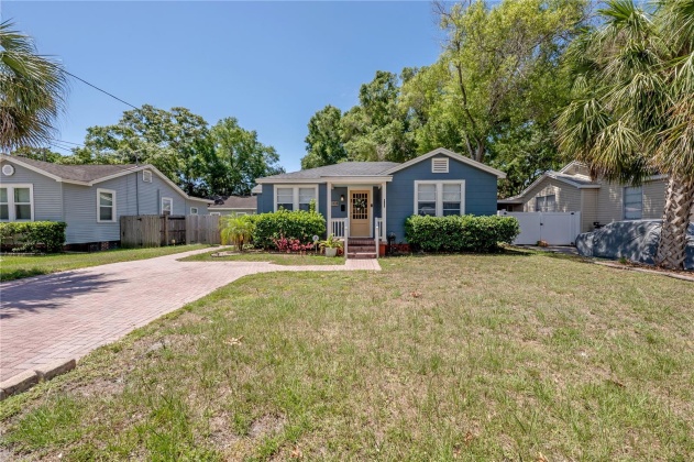 704 KENTUCKY AVENUE, TAMPA, Florida 33603, 2 Bedrooms Bedrooms, ,1 BathroomBathrooms,Residential,For Sale,KENTUCKY,MFRT3527969