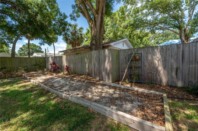 704 KENTUCKY AVENUE, TAMPA, Florida 33603, 2 Bedrooms Bedrooms, ,1 BathroomBathrooms,Residential,For Sale,KENTUCKY,MFRT3527969