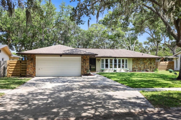 1855 OAK FOREST DRIVE, CLEARWATER, Florida 33759, 3 Bedrooms Bedrooms, ,3 BathroomsBathrooms,Residential,For Sale,OAK FOREST,MFRU8243797