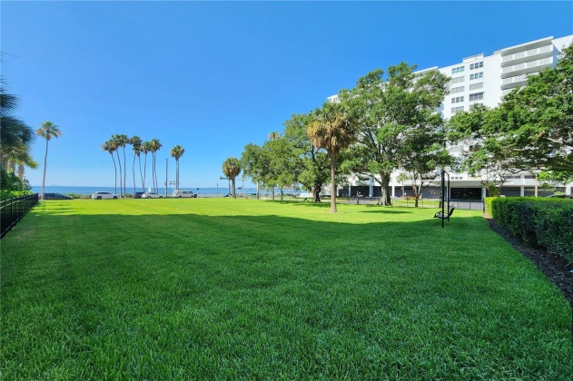 2109 BAYSHORE BOULEVARD, TAMPA, Florida 33606, 1 Bedroom Bedrooms, ,1 BathroomBathrooms,Residential,For Sale,BAYSHORE,MFRT3529645