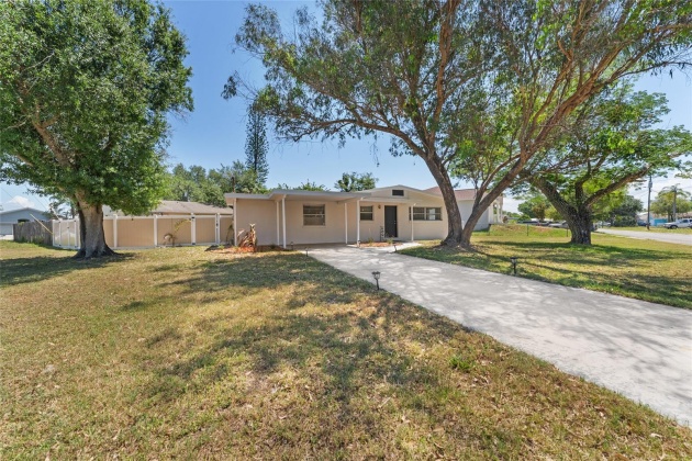 541 FIREFLY LANE, APOLLO BEACH, Florida 33572, 4 Bedrooms Bedrooms, ,1 BathroomBathrooms,Residential,For Sale,FIREFLY,MFRT3530067