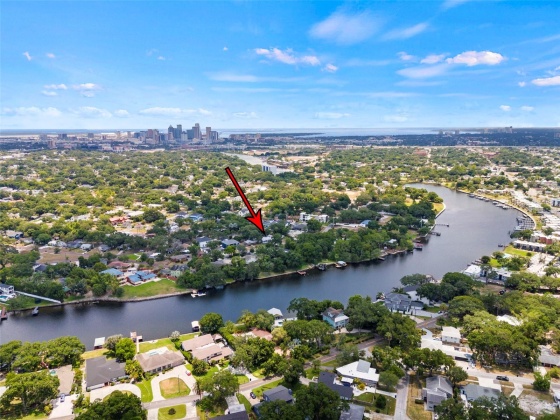 3305 PERRY AVENUE, TAMPA, Florida 33603, 2 Bedrooms Bedrooms, ,3 BathroomsBathrooms,Residential,For Sale,PERRY,MFRT3530873