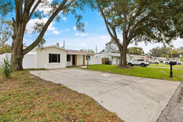 11175 109TH WAY, SEMINOLE, Florida 33778, 4 Bedrooms Bedrooms, ,2 BathroomsBathrooms,Residential,For Sale,109TH,MFRT3532163