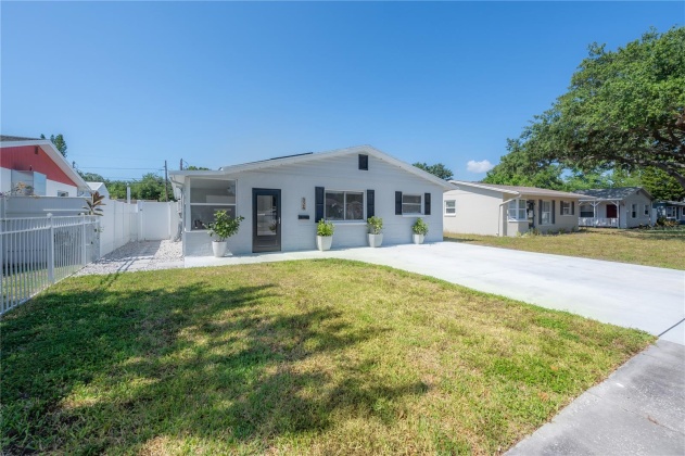 826 90TH AVENUE, SAINT PETERSBURG, Florida 33702, 3 Bedrooms Bedrooms, ,1 BathroomBathrooms,Residential,For Sale,90TH,MFRT3532246