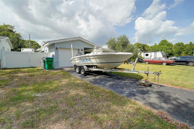 5683 46TH AVENUE, KENNETH CITY, Florida 33709, 3 Bedrooms Bedrooms, ,2 BathroomsBathrooms,Residential,For Sale,46TH,MFRU8245437