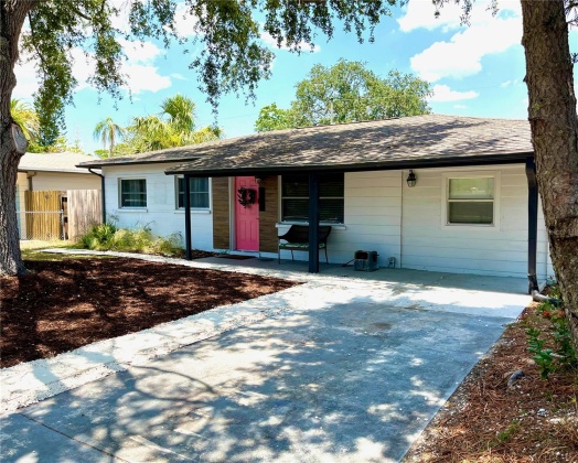 4939 100TH WAY, SAINT PETERSBURG, Florida 33708, 4 Bedrooms Bedrooms, ,2 BathroomsBathrooms,Residential,For Sale,100TH,MFRT3531284