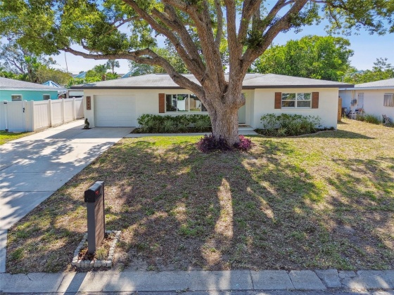 7664 115TH STREET, SEMINOLE, Florida 33772, 3 Bedrooms Bedrooms, ,1 BathroomBathrooms,Residential,For Sale,115TH,MFRU8245704