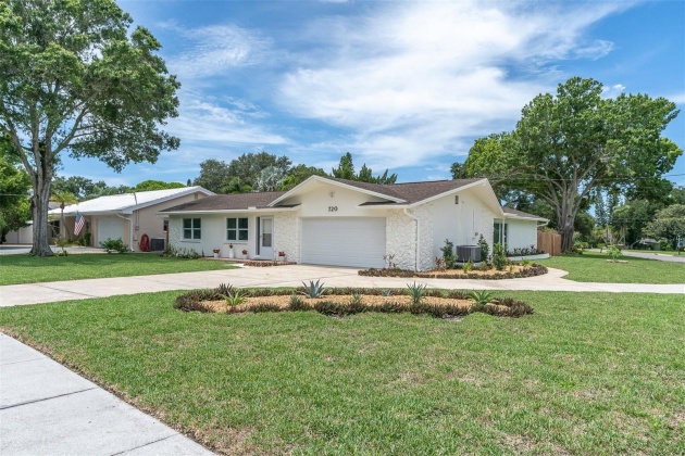 720 LENTZ ROAD, BELLEAIR BLUFFS, Florida 33770, 2 Bedrooms Bedrooms, ,2 BathroomsBathrooms,Residential,For Sale,LENTZ,MFRU8245157