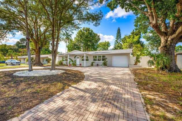 815 72ND AVENUE, SAINT PETERSBURG, Florida 33702, 3 Bedrooms Bedrooms, ,2 BathroomsBathrooms,Residential,For Sale,72ND,MFRU8245146