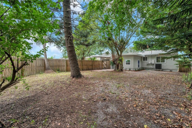 750 40TH AVENUE, SAINT PETERSBURG, Florida 33703, 3 Bedrooms Bedrooms, ,2 BathroomsBathrooms,Residential,For Sale,40TH,MFRU8245758