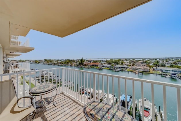 223 ISLAND WAY, CLEARWATER BEACH, Florida 33767, 2 Bedrooms Bedrooms, ,2 BathroomsBathrooms,Residential,For Sale,ISLAND,MFRU8245851