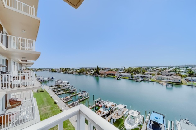 223 ISLAND WAY, CLEARWATER BEACH, Florida 33767, 2 Bedrooms Bedrooms, ,2 BathroomsBathrooms,Residential,For Sale,ISLAND,MFRU8245851