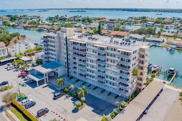 223 ISLAND WAY, CLEARWATER BEACH, Florida 33767, 2 Bedrooms Bedrooms, ,2 BathroomsBathrooms,Residential,For Sale,ISLAND,MFRU8245851