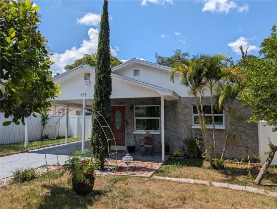 1908 POINSETTIA AVENUE, TAMPA, Florida 33612, 3 Bedrooms Bedrooms, ,2 BathroomsBathrooms,Residential,For Sale,POINSETTIA,MFRT3532579