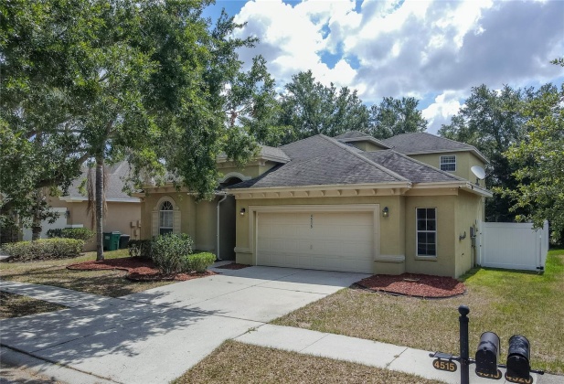 4515 FIELDVIEW CIRCLE, WESLEY CHAPEL, Florida 33545, 5 Bedrooms Bedrooms, ,3 BathroomsBathrooms,Residential,For Sale,FIELDVIEW,MFRT3531954