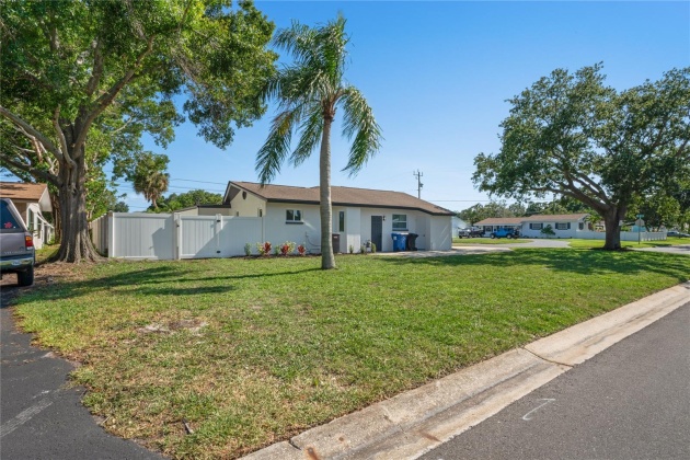 6500 28TH STREET, SAINT PETERSBURG, Florida 33712, 3 Bedrooms Bedrooms, ,2 BathroomsBathrooms,Residential,For Sale,28TH,MFRU8245898