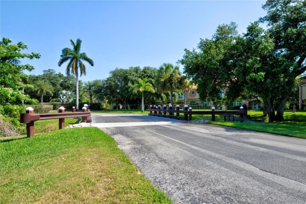 6315 PELICAN CREEK CROSSING, SAINT PETERSBURG, Florida 33707, 2 Bedrooms Bedrooms, ,2 BathroomsBathrooms,Residential,For Sale,PELICAN CREEK,MFRU8244482