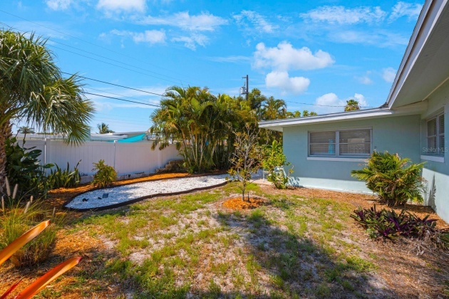 304 160TH TERRACE, REDINGTON BEACH, Florida 33708, 3 Bedrooms Bedrooms, ,2 BathroomsBathrooms,Residential,For Sale,160TH,MFRU8245868