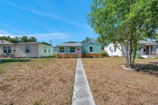 3736 4TH AVENUE, ST PETERSBURG, Florida 33713, 3 Bedrooms Bedrooms, ,2 BathroomsBathrooms,Residential,For Sale,4TH,MFRU8245304