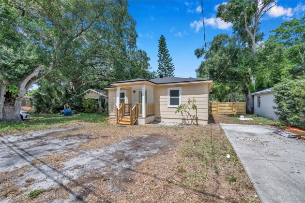 905 10TH STREET, LARGO, Florida 33770, 2 Bedrooms Bedrooms, ,1 BathroomBathrooms,Residential,For Sale,10TH,MFRU8245306