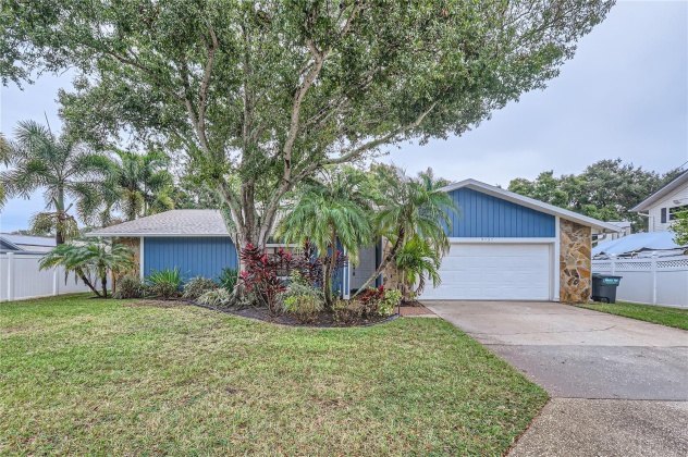 9737 135TH STREET, SEMINOLE, Florida 33776, 5 Bedrooms Bedrooms, ,3 BathroomsBathrooms,Residential,For Sale,135TH,MFRU8245903