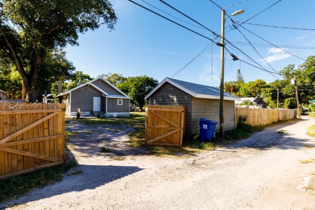 1125 JAMES AVENUE, SAINT PETERSBURG, Florida 33705, 2 Bedrooms Bedrooms, ,2 BathroomsBathrooms,Residential,For Sale,JAMES,MFRU8237850