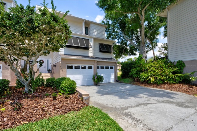 13987 LAKE POINT DRIVE, CLEARWATER, Florida 33762, 2 Bedrooms Bedrooms, ,3 BathroomsBathrooms,Residential,For Sale,LAKE POINT,MFRU8245636