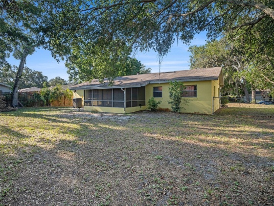 1016 HALLWOOD LOOP, BRANDON, Florida 33511, 3 Bedrooms Bedrooms, ,2 BathroomsBathrooms,Residential,For Sale,HALLWOOD,MFRT3532782