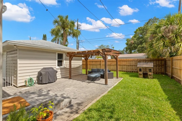 221 21ST AVENUE, SAINT PETERSBURG, Florida 33704, 3 Bedrooms Bedrooms, ,2 BathroomsBathrooms,Residential,For Sale,21ST,MFRU8246234