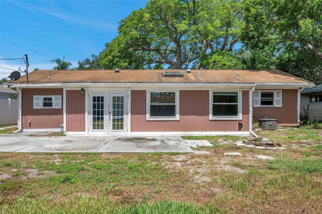 1525 JEFFERSON AVENUE, CLEARWATER, Florida 33756, 4 Bedrooms Bedrooms, ,2 BathroomsBathrooms,Residential,For Sale,JEFFERSON,MFRU8246666