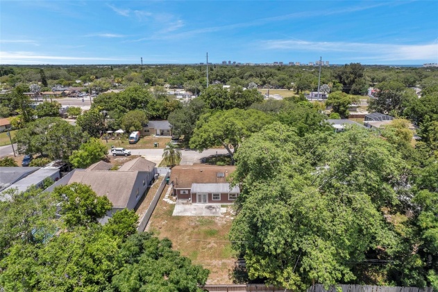 1525 JEFFERSON AVENUE, CLEARWATER, Florida 33756, 4 Bedrooms Bedrooms, ,2 BathroomsBathrooms,Residential,For Sale,JEFFERSON,MFRU8246666