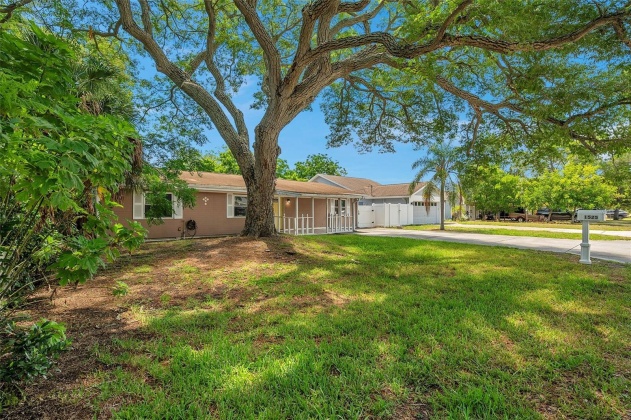 1525 JEFFERSON AVENUE, CLEARWATER, Florida 33756, 4 Bedrooms Bedrooms, ,2 BathroomsBathrooms,Residential,For Sale,JEFFERSON,MFRU8246666