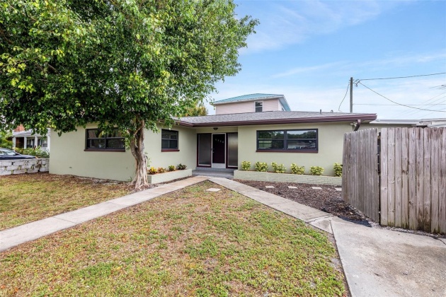 800 PASADENA AVENUE, SAINT PETERSBURG, Florida 33707, 2 Bedrooms Bedrooms, ,2 BathroomsBathrooms,Residential,For Sale,PASADENA,MFRU8246791