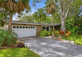 1 SHORE DRIVE, DUNEDIN, Florida 34698, 4 Bedrooms Bedrooms, ,3 BathroomsBathrooms,Residential,For Sale,SHORE,MFRU8246913