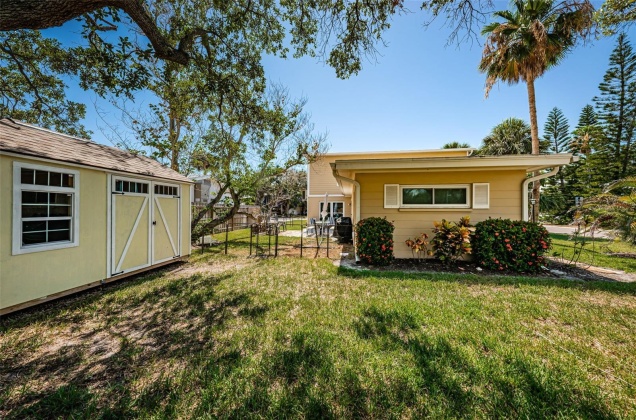 2608 BAY BOULEVARD, INDIAN ROCKS BEACH, Florida 33785, 3 Bedrooms Bedrooms, ,2 BathroomsBathrooms,Residential,For Sale,BAY,MFRU8246923