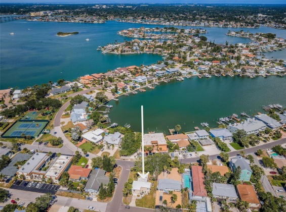 2608 BAY BOULEVARD, INDIAN ROCKS BEACH, Florida 33785, 3 Bedrooms Bedrooms, ,2 BathroomsBathrooms,Residential,For Sale,BAY,MFRU8246923