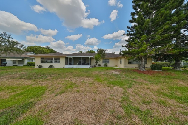 2033 HEATHFIELD CIRCLE, SUN CITY CENTER, Florida 33573, 2 Bedrooms Bedrooms, ,2 BathroomsBathrooms,Residential,For Sale,HEATHFIELD,MFRT3534657