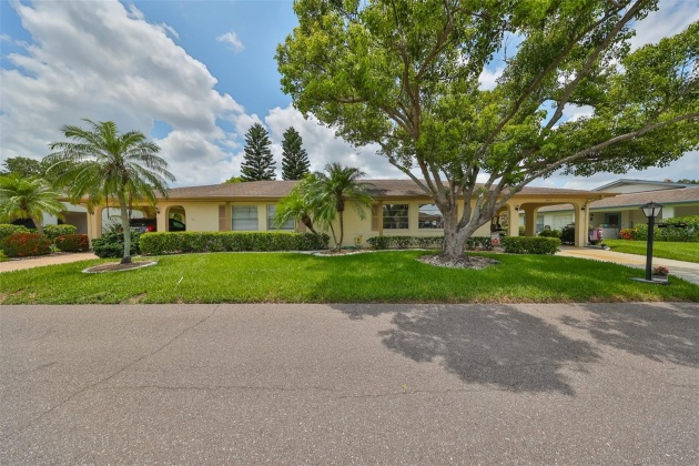 2033 HEATHFIELD CIRCLE, SUN CITY CENTER, Florida 33573, 2 Bedrooms Bedrooms, ,2 BathroomsBathrooms,Residential,For Sale,HEATHFIELD,MFRT3534657