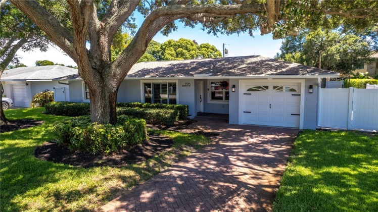 2576 RENATTA DRIVE, BELLEAIR BLUFFS, Florida 33770, 3 Bedrooms Bedrooms, ,2 BathroomsBathrooms,Residential,For Sale,RENATTA,MFRU8246747