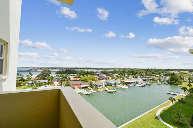 4750 COVE CIRCLE, SAINT PETERSBURG, Florida 33708, 2 Bedrooms Bedrooms, ,2 BathroomsBathrooms,Residential,For Sale,COVE,MFRU8247152