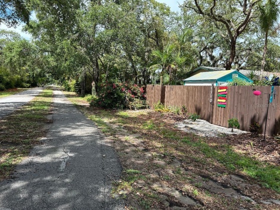 1710 DOUGLAS AVENUE, DUNEDIN, Florida 34698, 2 Bedrooms Bedrooms, ,2 BathroomsBathrooms,Residential,For Sale,DOUGLAS,MFRU8247107