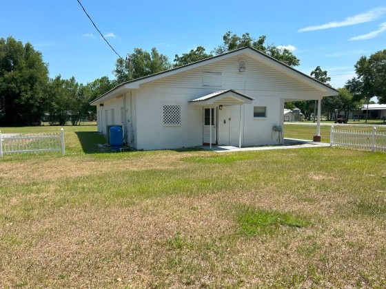 3310 MOORES LAKE ROAD, DOVER, Florida 33527, 2 Bedrooms Bedrooms, ,1 BathroomBathrooms,Residential,For Sale,MOORES LAKE,MFRT3535357