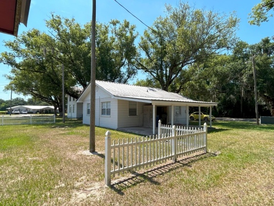 3310 MOORES LAKE ROAD, DOVER, Florida 33527, 2 Bedrooms Bedrooms, ,1 BathroomBathrooms,Residential,For Sale,MOORES LAKE,MFRT3535357