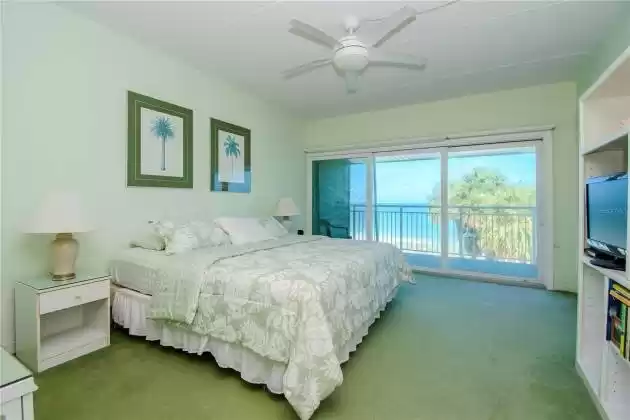 2300 GULF BOULEVARD, BELLEAIR BEACH, Florida 33786, 4 Bedrooms Bedrooms, ,3 BathroomsBathrooms,Residential,For Sale,GULF,MFRT3536678