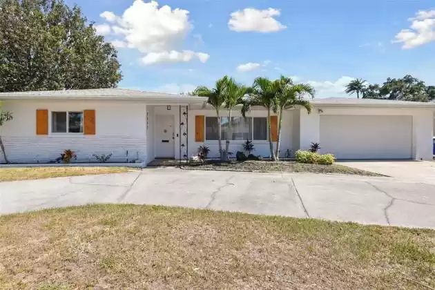 2117 CAMPUS DRIVE, CLEARWATER, Florida 33764, 3 Bedrooms Bedrooms, ,2 BathroomsBathrooms,Residential,For Sale,CAMPUS,MFRU8244442