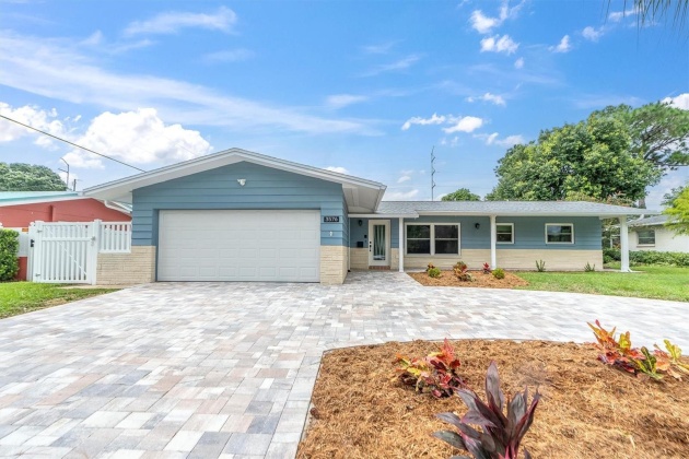 3576 18TH AVENUE, SAINT PETERSBURG, Florida 33713, 2 Bedrooms Bedrooms, ,3 BathroomsBathrooms,Residential,For Sale,18TH,MFRU8252427