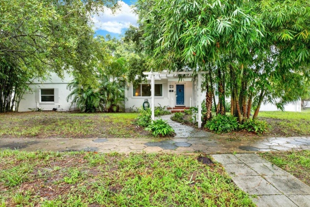 4660 6TH AVENUE, SAINT PETERSBURG, Florida 33713, 3 Bedrooms Bedrooms, ,3 BathroomsBathrooms,Residential,For Sale,6TH,MFRU8252788