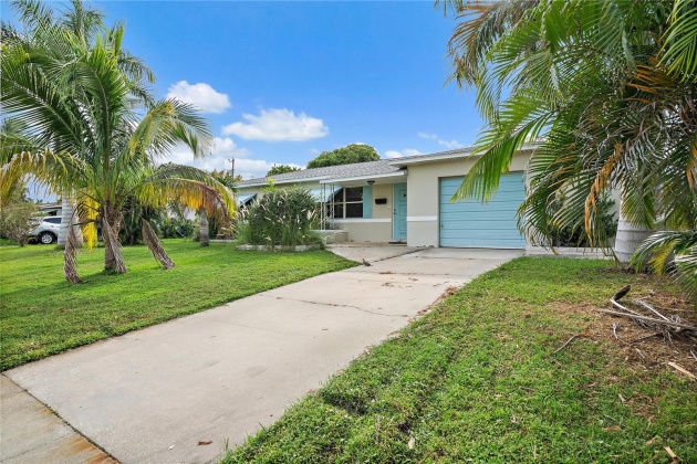 6072 15TH WAY, SAINT PETERSBURG, Florida 33703, 2 Bedrooms Bedrooms, ,1 BathroomBathrooms,Residential,For Sale,15TH,MFRO6241348