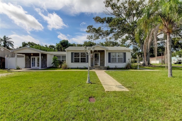 2122 52ND AVENUE, SAINT PETERSBURG, Florida 33714, 3 Bedrooms Bedrooms, ,2 BathroomsBathrooms,Residential,For Sale,52ND,MFRTB8303386