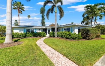 3926 OVERLOOK DRIVE, SAINT PETERSBURG, Florida 33703, 2 Bedrooms Bedrooms, ,2 BathroomsBathrooms,Residential,For Sale,OVERLOOK,MFRTB8310403